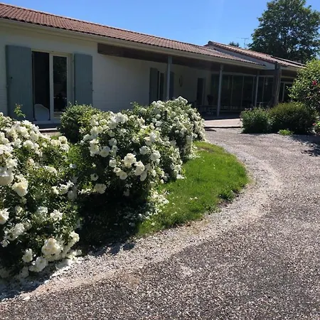 Anani 9/p+1bb Piscine Chauffee * Barbezieux-Saint-Hilaire